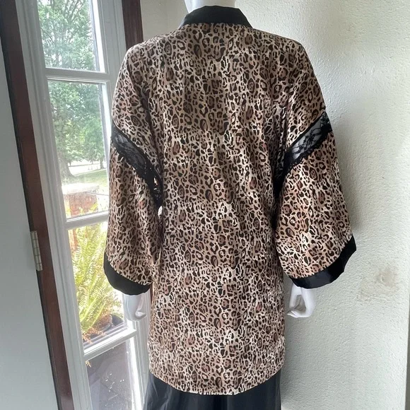 Victoria’s Secret leopard and lace kimono robe - Picture 10 of 11